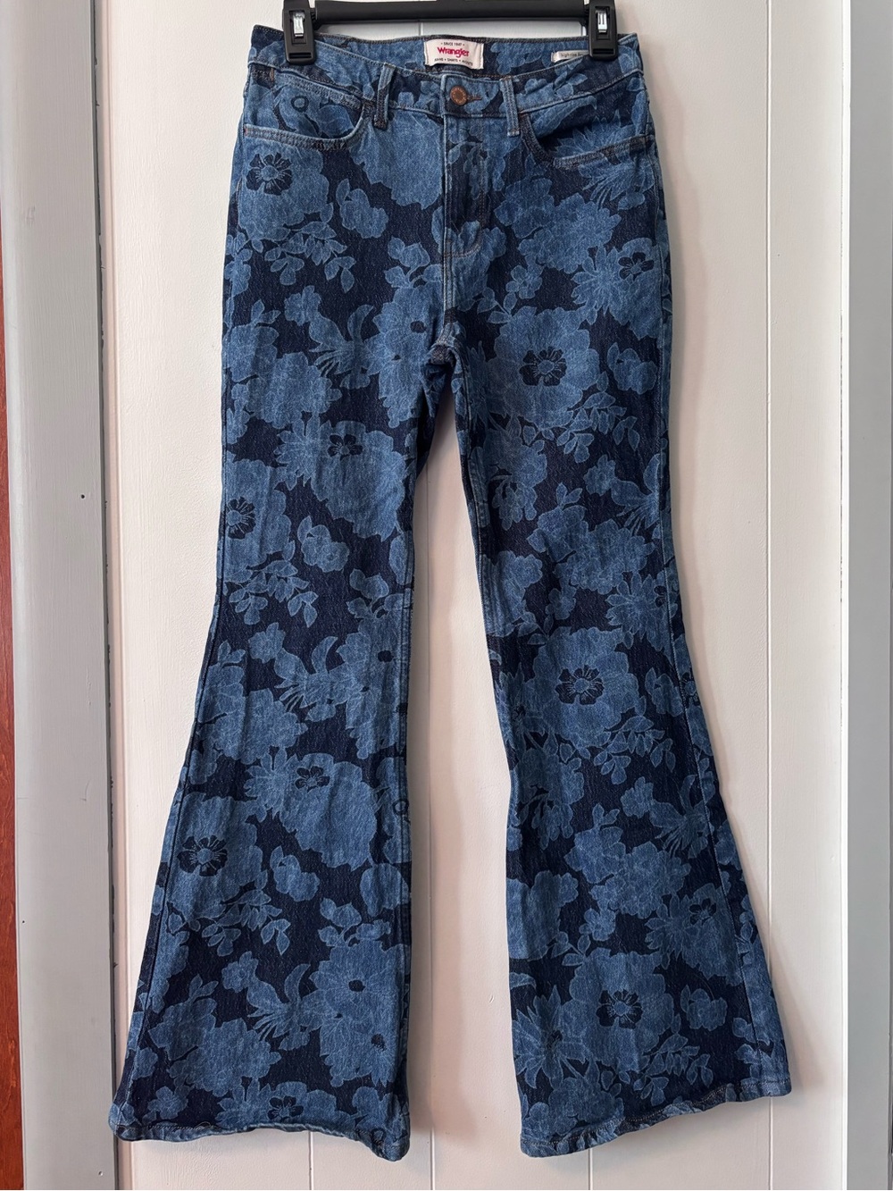 Wrangler Floral Highrise Fierce Flare Jeans Dark Indigo Blue Size 2x32